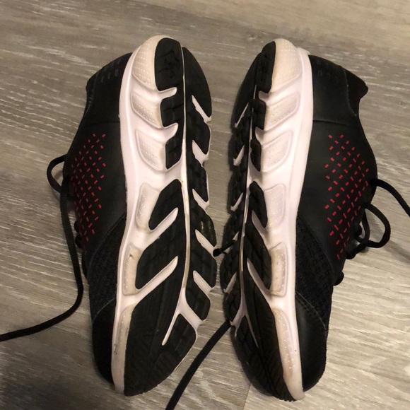 Under Armour Boys 6Y sneaker - Picture 3 of 5